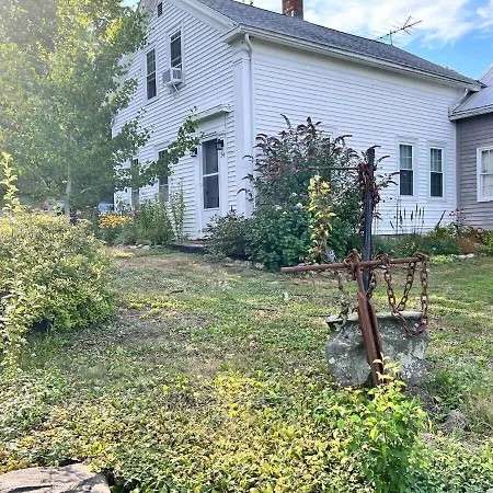 Charming, Updated , 3 Bedroom Farmhouse Farm Stay